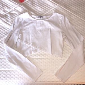 New white cropped top size L